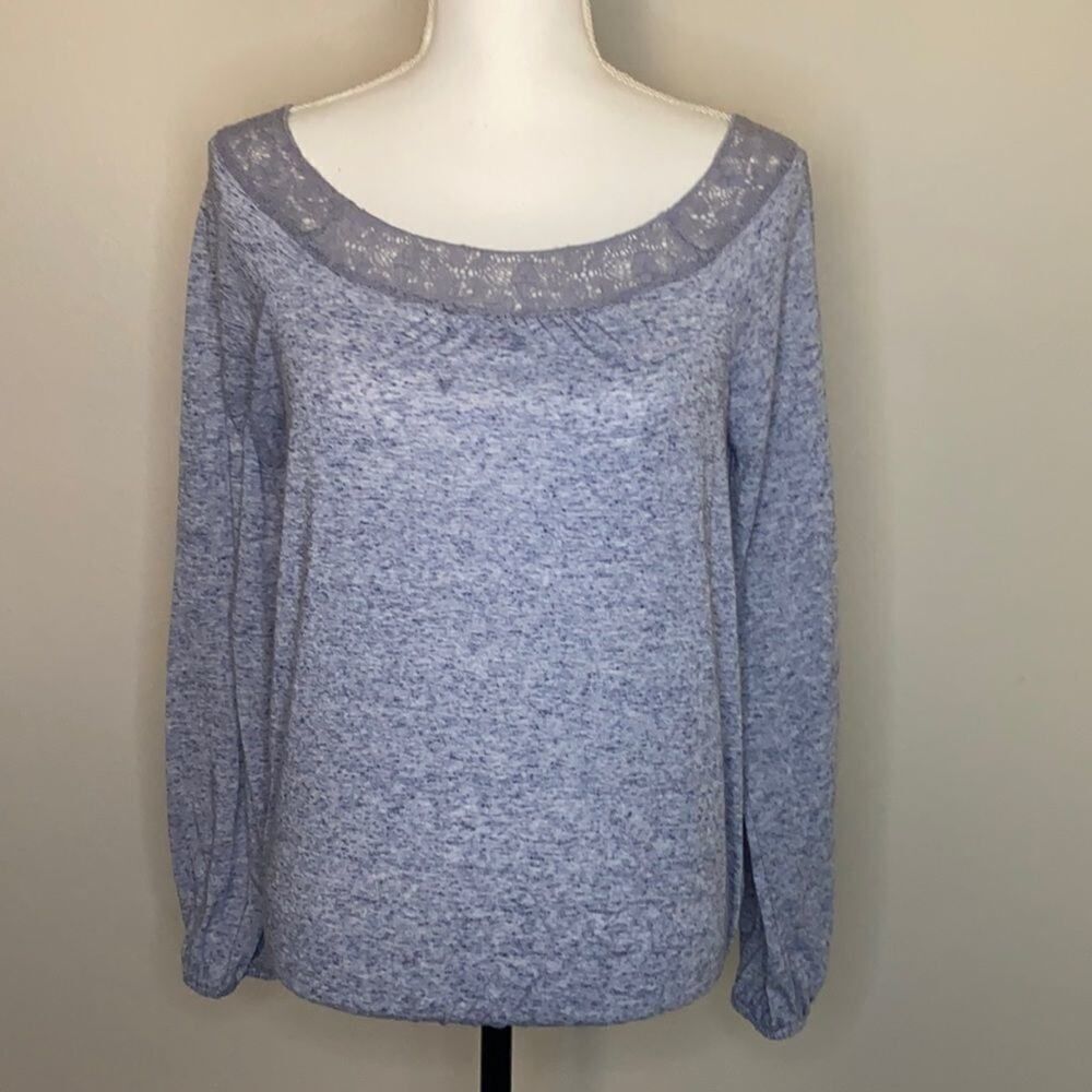 Beautiful blue top with Lace Neck and Elastic at Waist and Wrist Size M.